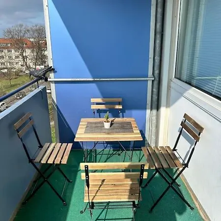 Modern And Cozy 1 Bedroom Apart. Apartment