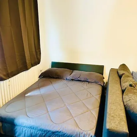 Modern And Cozy 1 Bedroom Apart. Apartment